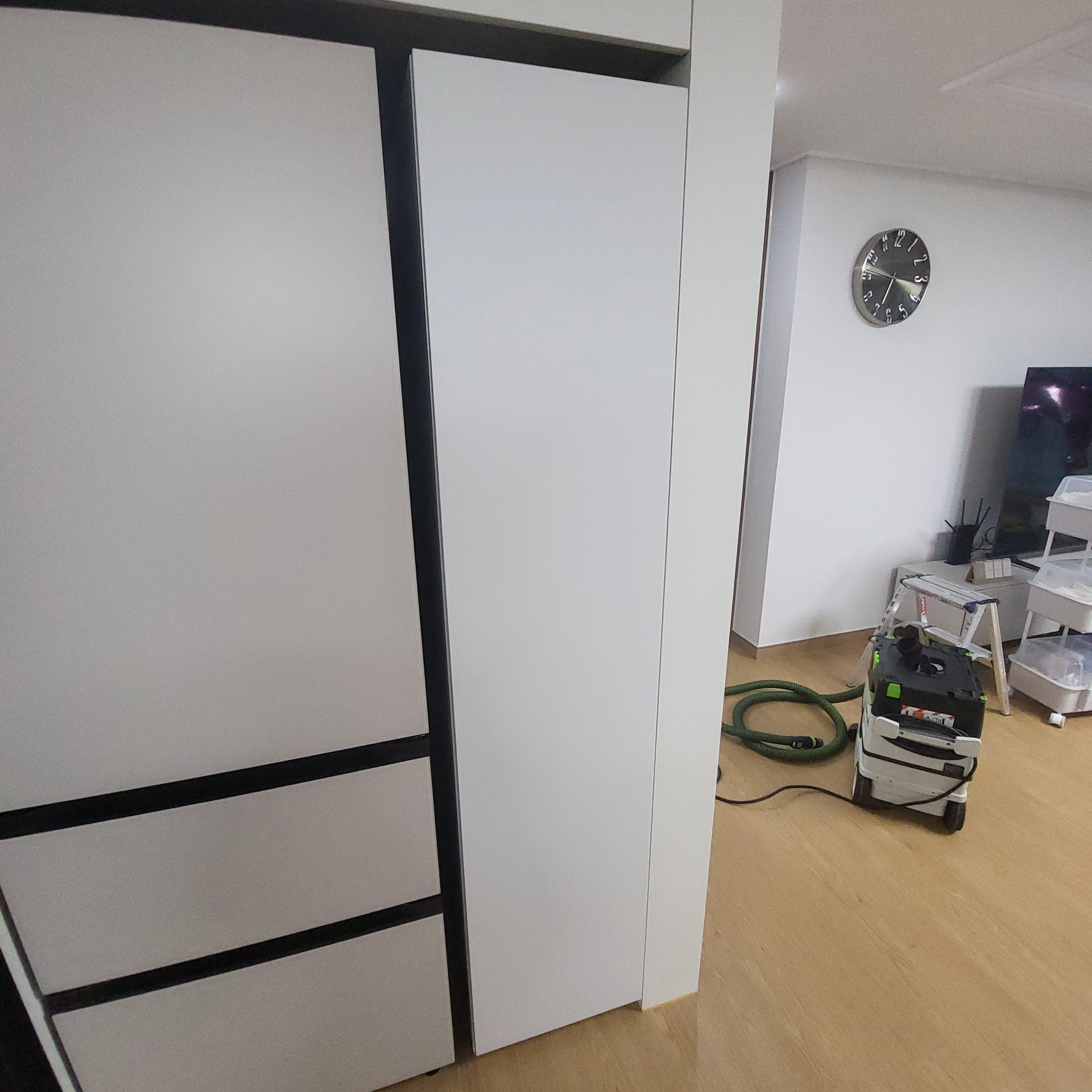 베스포크 냉장고 옆 슬림 쪽장 설치 완료