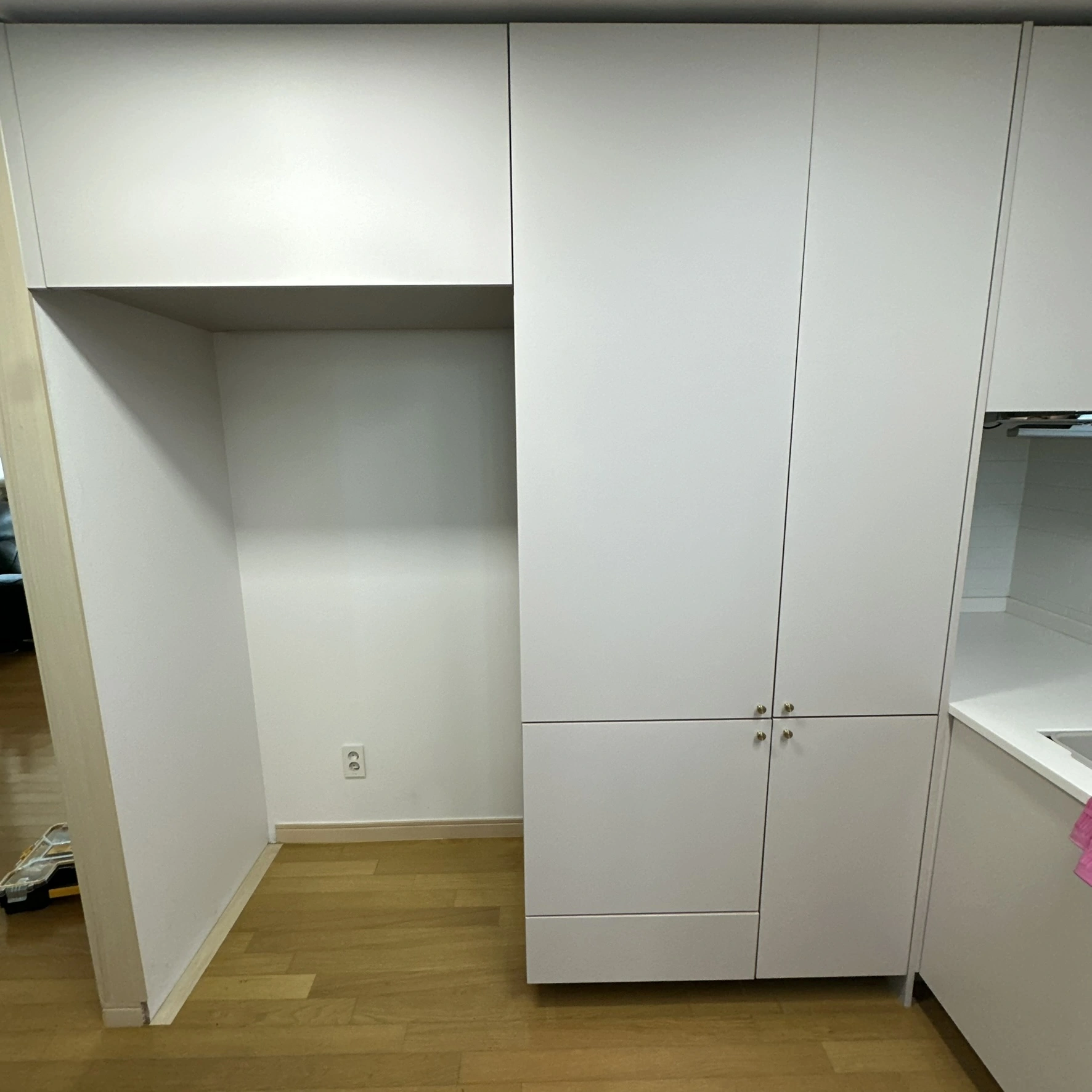 냉장고 옆 붙박이장 철거 전